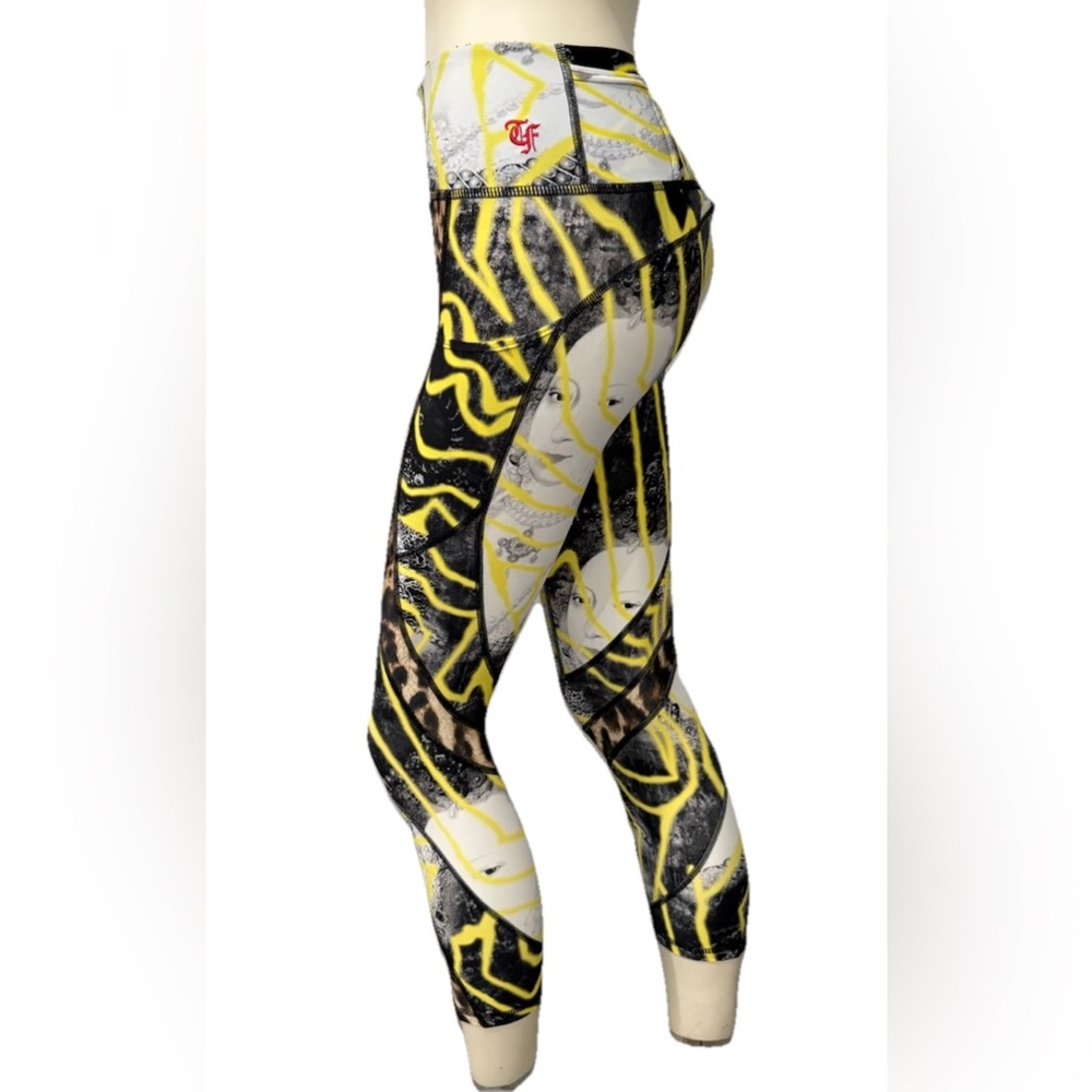 NWT Twin Fantasy Queen Print Panel Legging M Italian Fabric $249 Retail